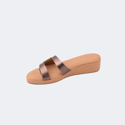 Beige sandal with brown straps on a light gray background | Vogelle