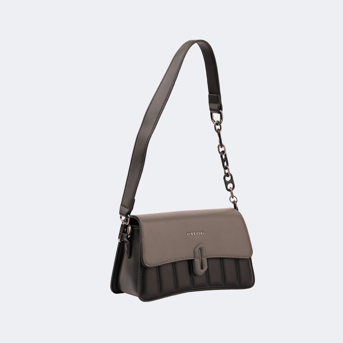 Gray handbag with a chain detail on a light gray background | Vogelle