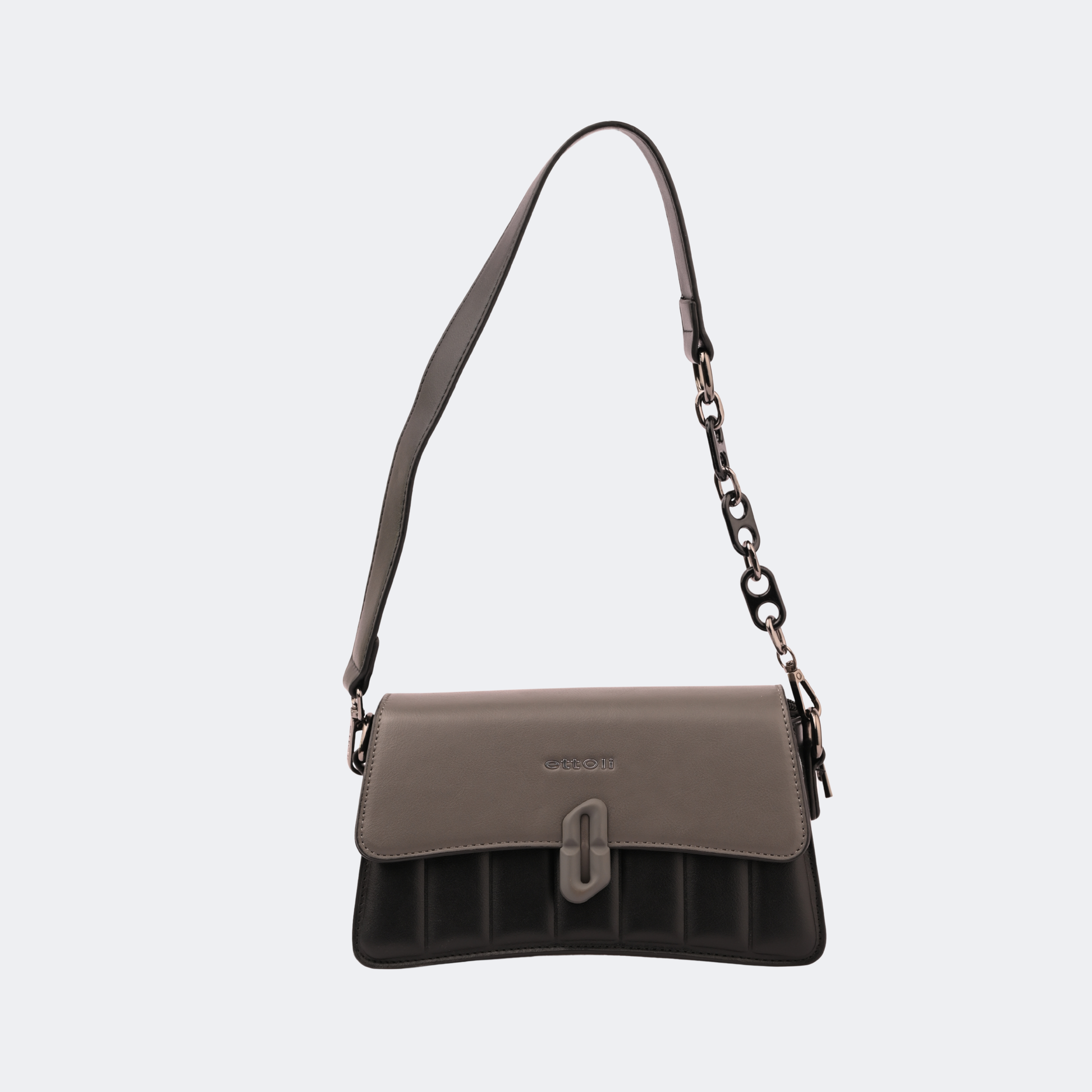 Gray handbag with a chain detail on a light gray background | Vogelle
