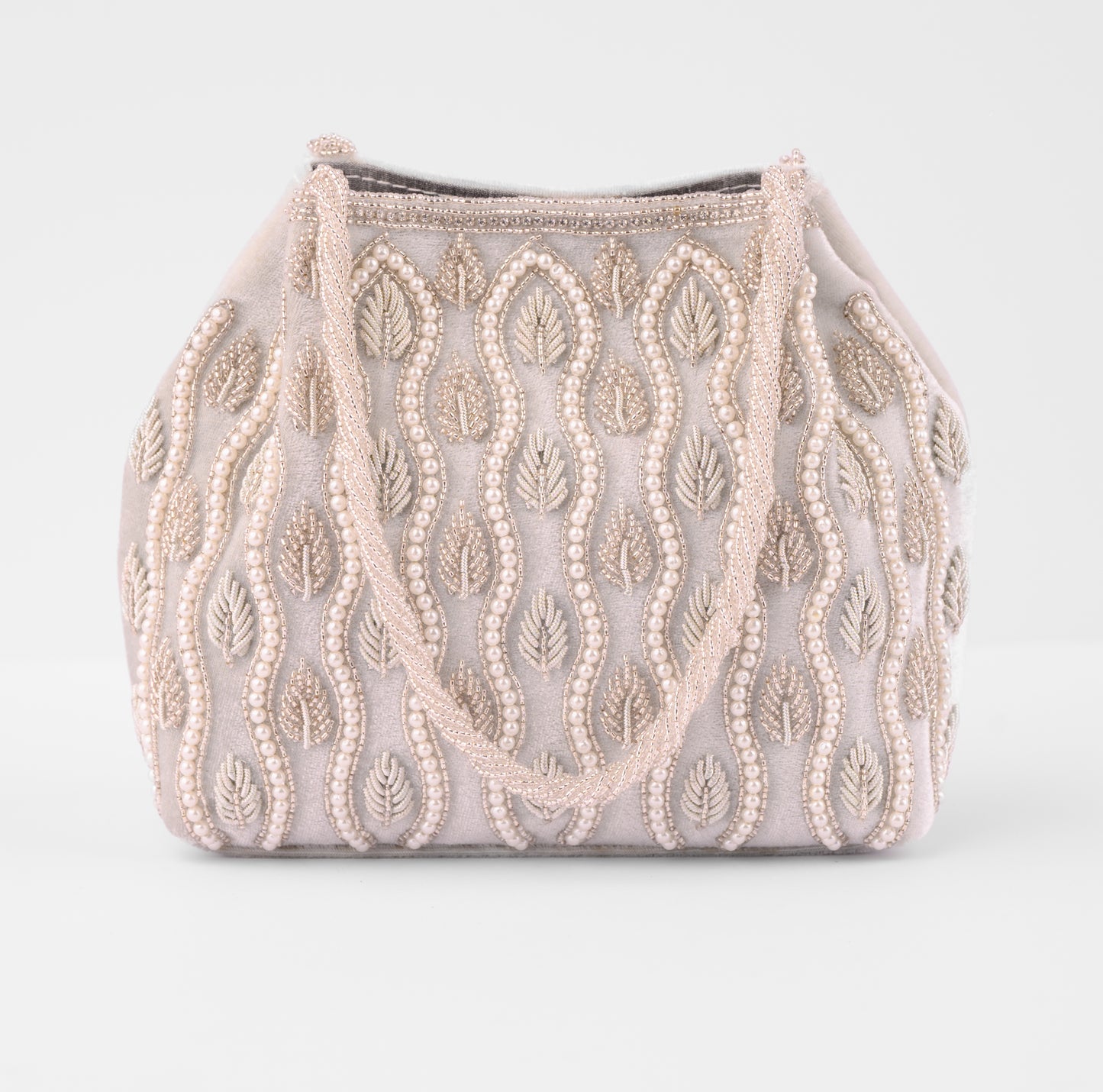 Handbag with intricate beadwork on a light gray background | Vogelle