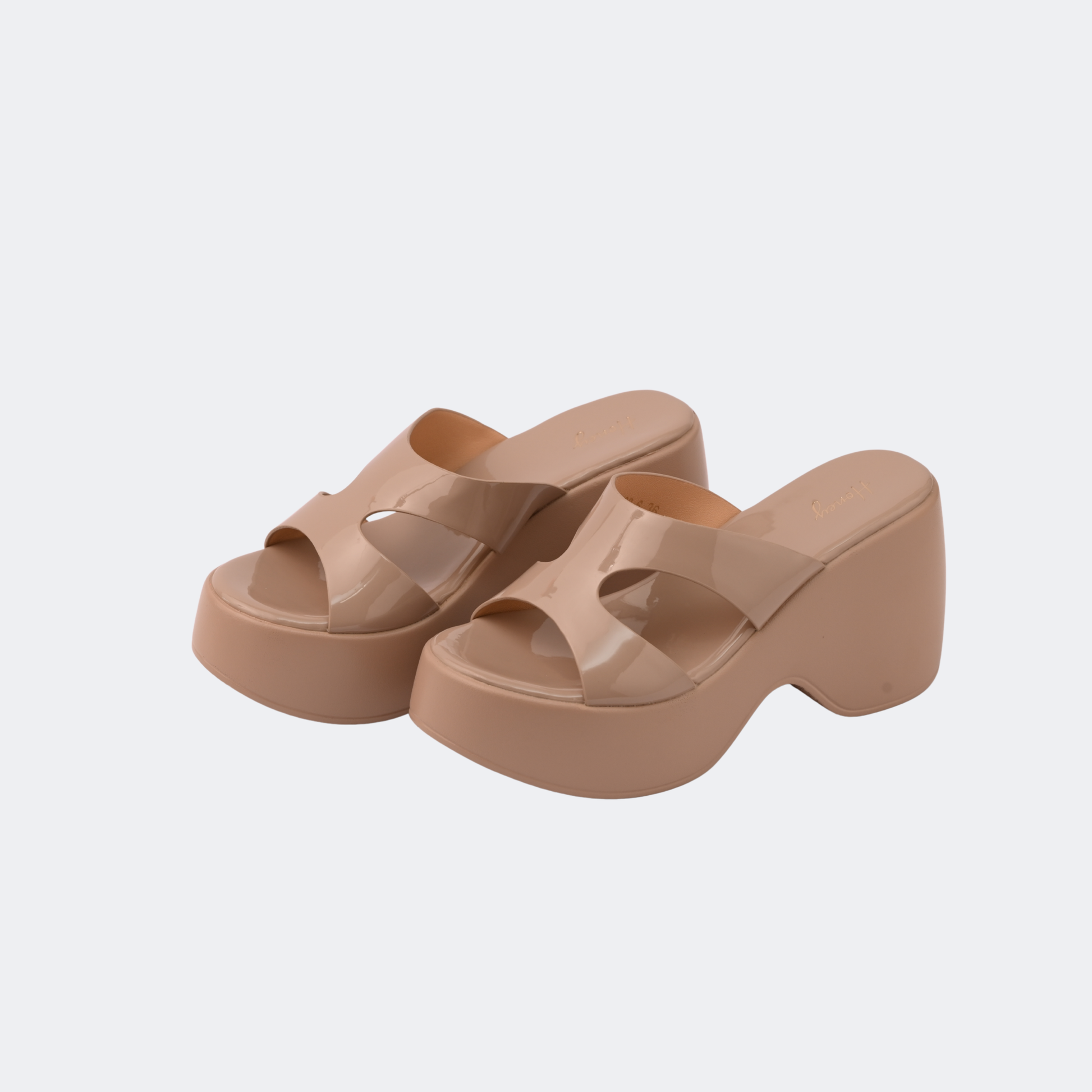 Beige platform sandals on a light gray background | Vogelle
