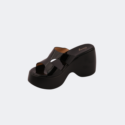Black platform sandals on a light gray background | Vogelle
