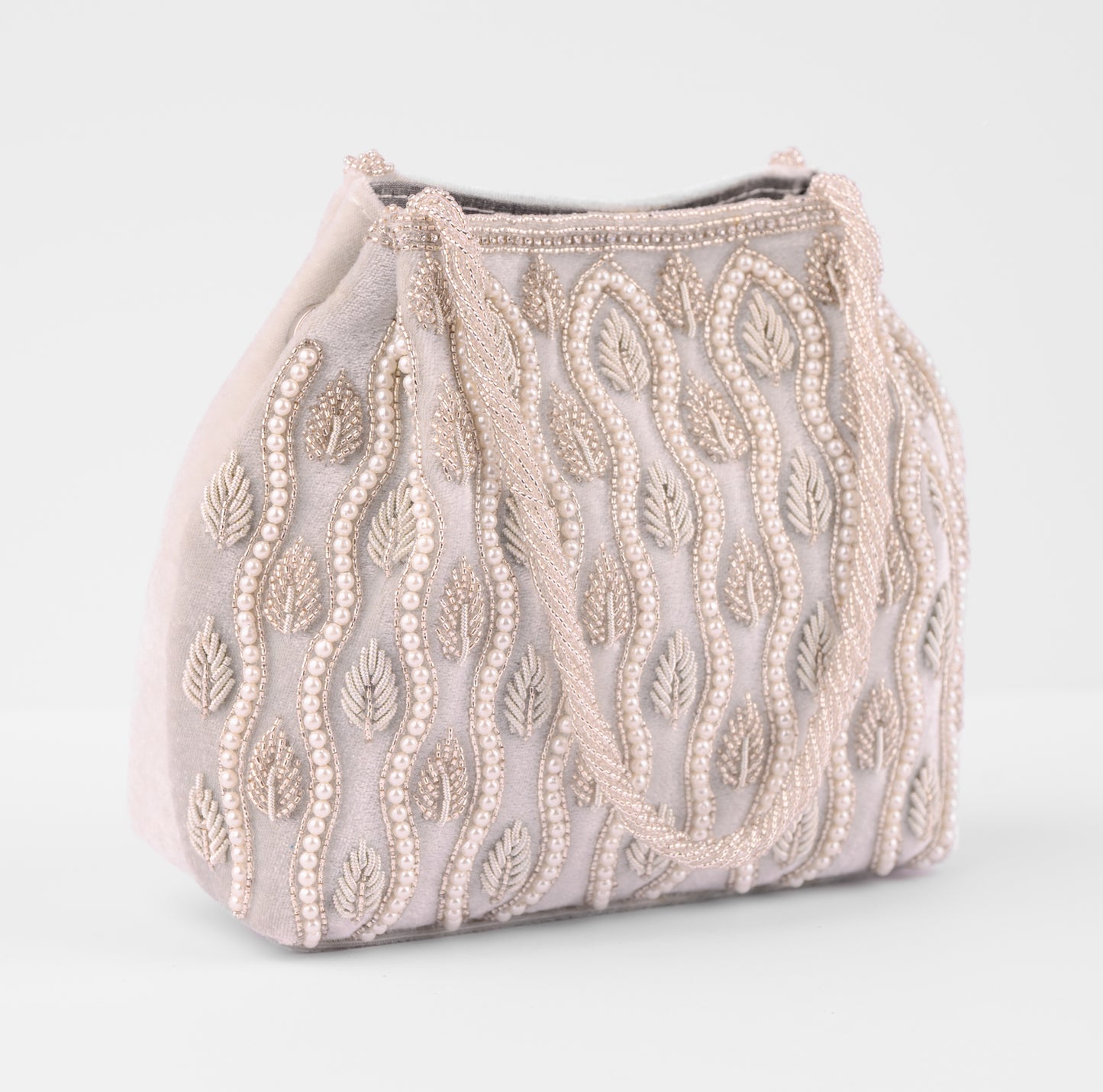 Handbag with intricate beadwork on a light gray background | Vogelle